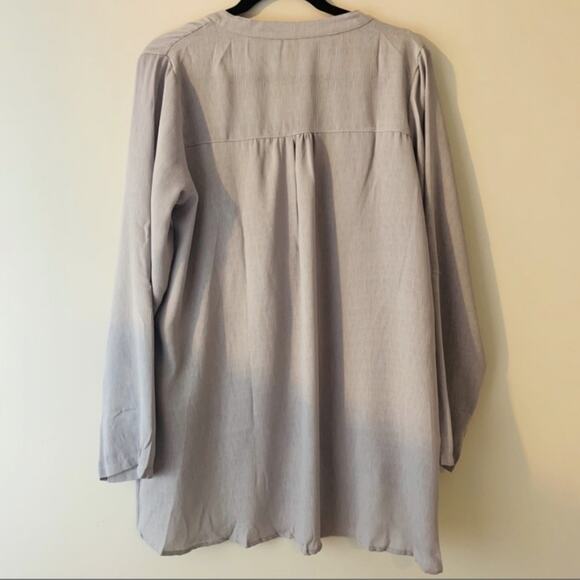 Abigail Asymmetric Hemline Roll Tab Sleeve Blouse - Picture 4 of 7